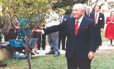 Mr. Ryoichi Sasakawa planting a tree