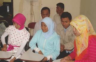 Photo: Indonesian participant attending program